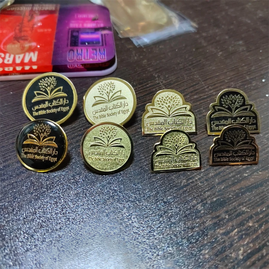 Golden And black pin suit دبوس البدلة اسود تلوين مع دهبى