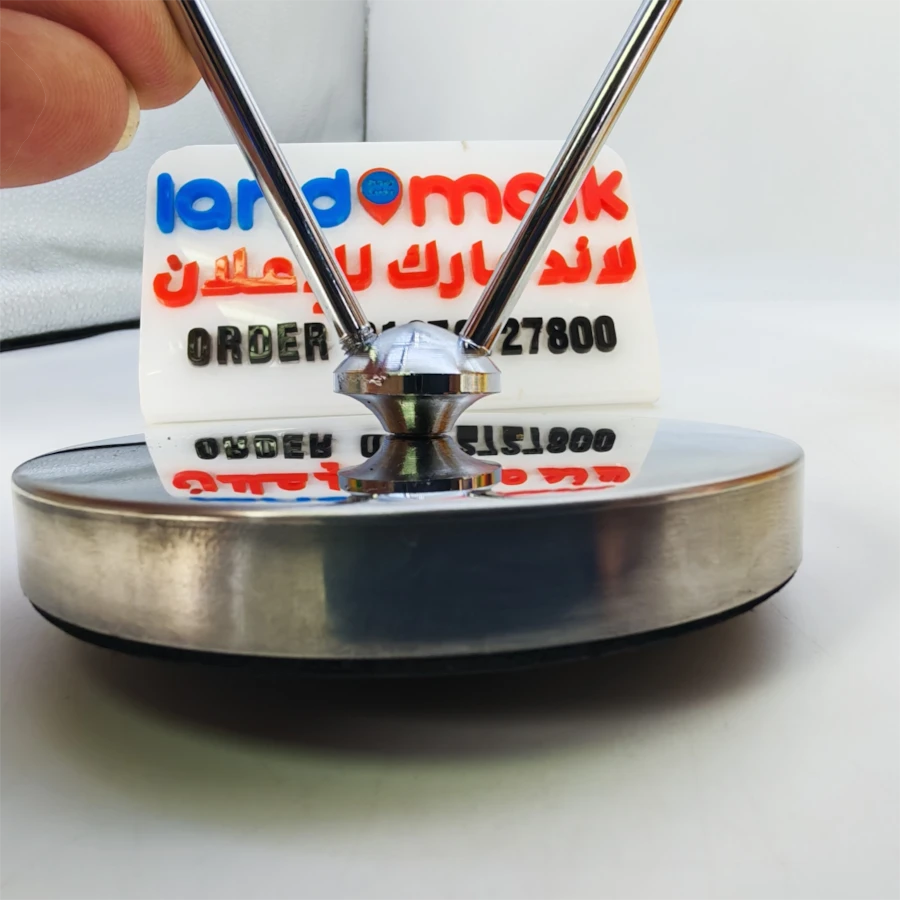 Metal Chrome Double Flag Desk علم مكتب زوجي معدن كروم بعلم مخصص