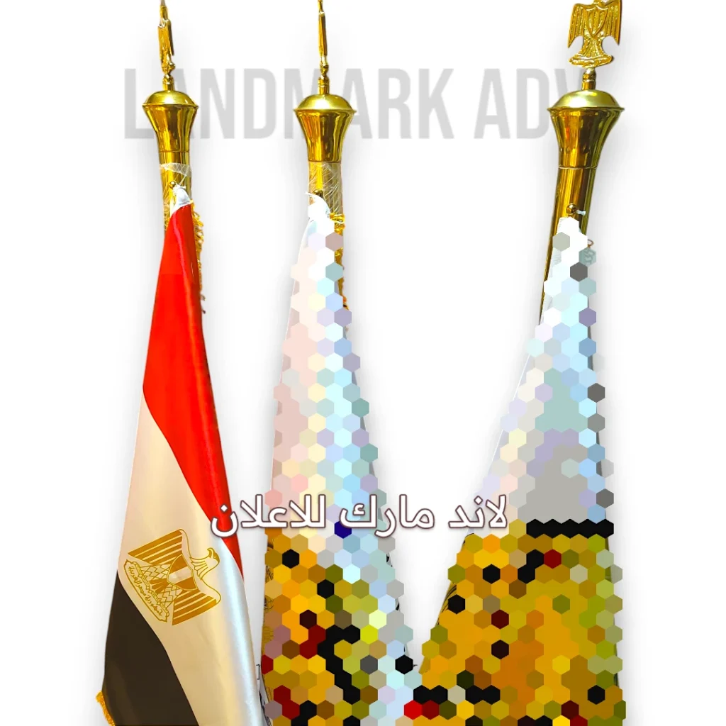 علم مصر على استاند نحاس للمكاتب والمداخل والممرات لإضفاء الطابع والصفة