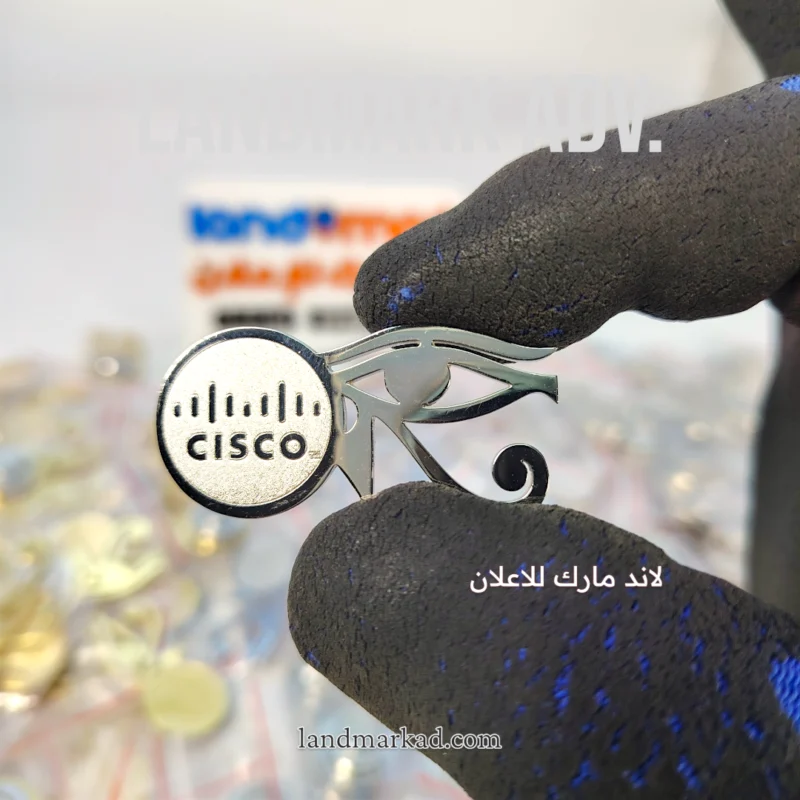 دبوس بدلة مفرغ عين حورس مع اللوجو بارز وغاطس بدون تلوين