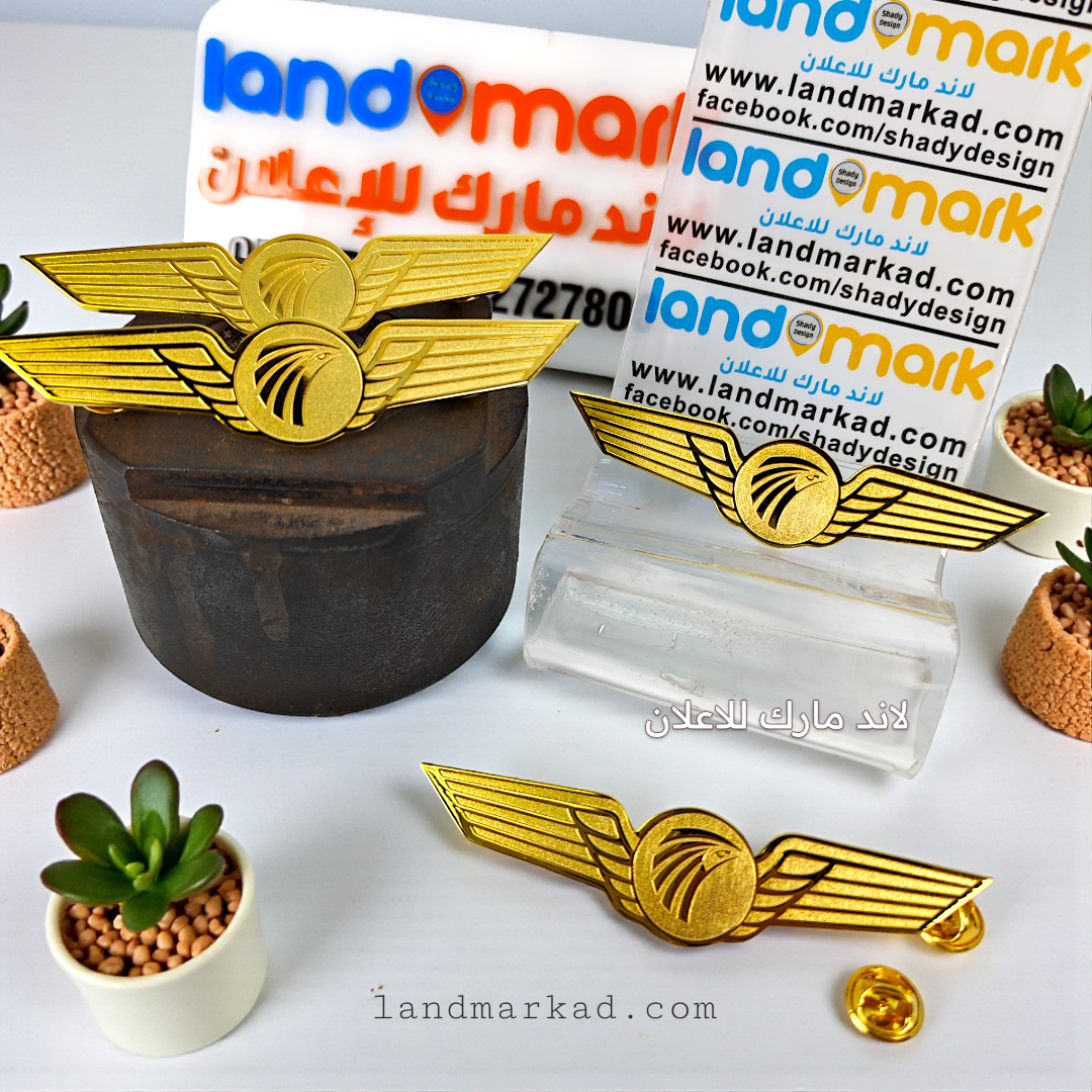 دبوس بدلة بشعار شركة مصر للطيران على شكل جناحين